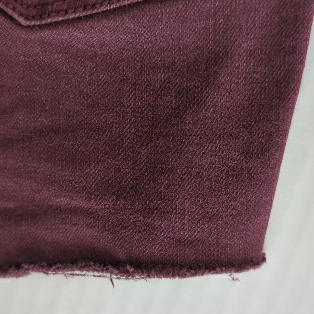AEO Super Stretch Hi Rise Frayed Hem Shortie Cut Off Mom Shorts 00 Burgundy - Picture 10 of 13